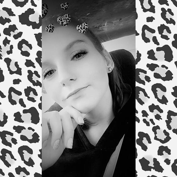 Meet your Posher, Mckayla - Picture 1 of 1